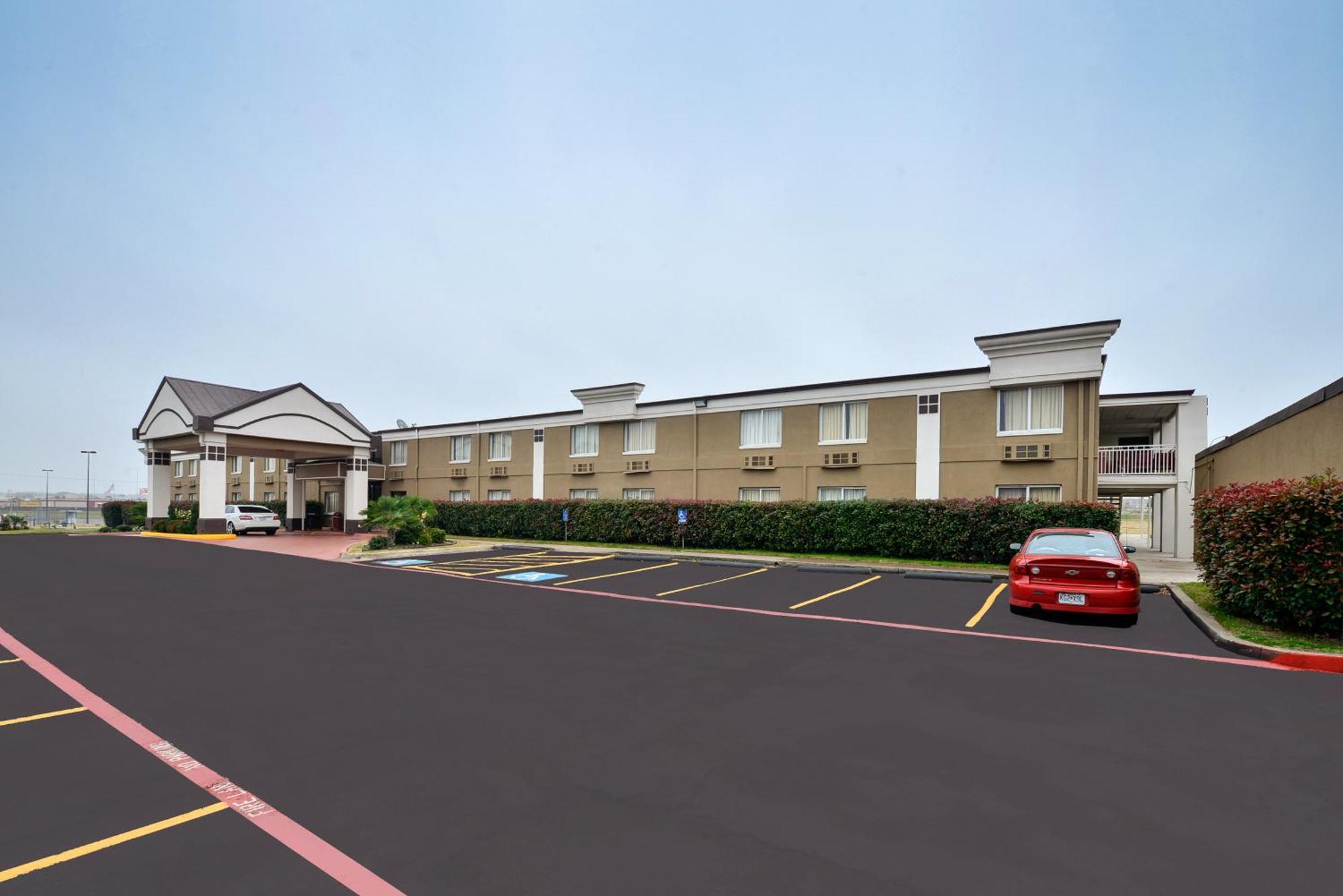 Super 8 By Wyndham Grand Prairie North Motel Exterior photo